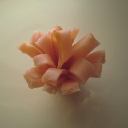 今日のお弁当の隙間にも入れました（＾＾）
ハムのお花がかわいいですよね★ありがとうございました！
